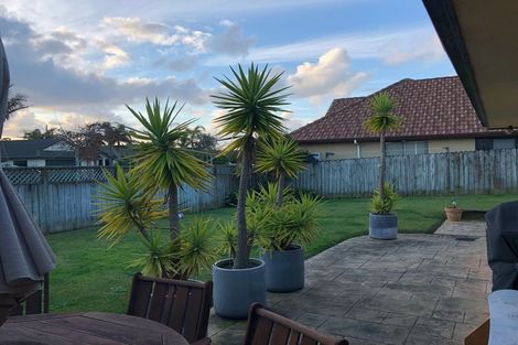 Photo of property in 91 Moyrus Crescent, East Tamaki Heights, Auckland, 2016