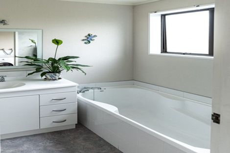 Photo of property in 204a Ngatai Road, Otumoetai, Tauranga, 3110