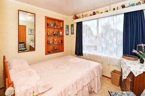 Photo of property in 13 Lipton Grove, Opaheke, Papakura, 2113