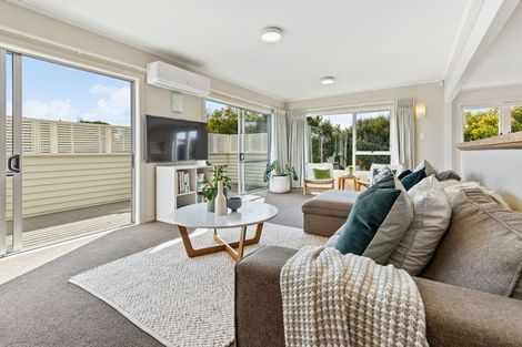 Photo of property in 12 Renata Crescent, Te Atatu Peninsula, Auckland, 0610