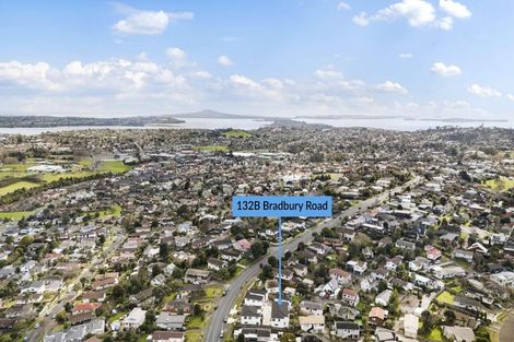 Photo of property in 132 Bradbury Road, Botany Downs, Auckland, 2010