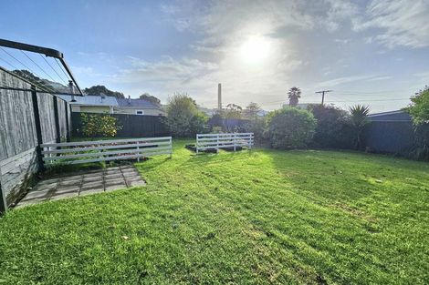 Photo of property in 40 Pioneer Road, Moturoa, New Plymouth, 4310