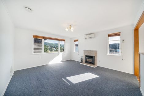 Photo of property in 11 Kivell Street, Ranui, Porirua, 5024