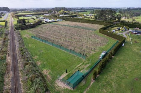 Photo of property in 2 Arthur Road, Paraite, New Plymouth, 4373