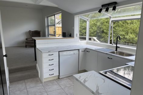 Photo of property in 2/318 Sunset Road, Unsworth Heights, Auckland, 0632