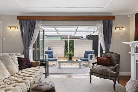 Photo of property in 11 Rangeview Road, Sunnyvale, Auckland, 0612