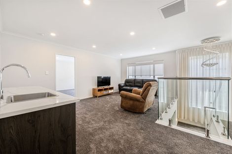 Photo of property in 11 Bunbeg Crescent, Flat Bush, Auckland, 2019