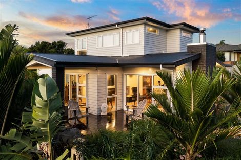 Photo of property in 2 Miran Lane, Red Beach, 0932