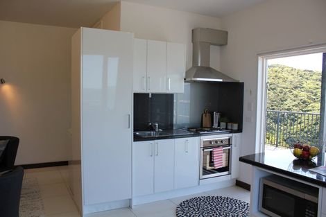 Photo of property in 41a Tamworth Crescent, Newlands, Wellington, 6037