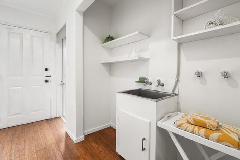 Photo of property in 10 Honeysuckle Place, Northcote, Christchurch, 8052