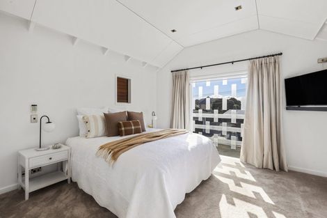 Photo of property in 18 Forres Street, Seatoun, Wellington, 6022