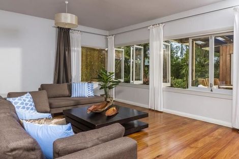 Photo of property in 34 Sandown Road, Rothesay Bay, Auckland, 0630