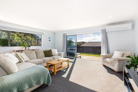Photo of property in 14 Gennaker Lane, Whitby, Porirua, 5024