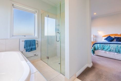 Photo of property in 32 Heynes Place, Clive, 4102