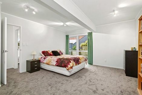 Photo of property in 9 Ordley Grove, Tawa, Wellington, 5028