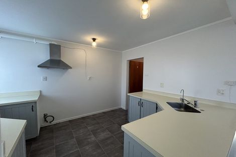 Photo of property in 3/15 Apu Crescent, Lyall Bay, Wellington, 6022