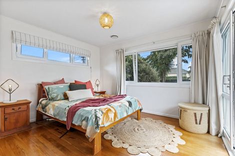 Photo of property in 34 Neil Avenue, Te Atatu Peninsula, Auckland, 0610