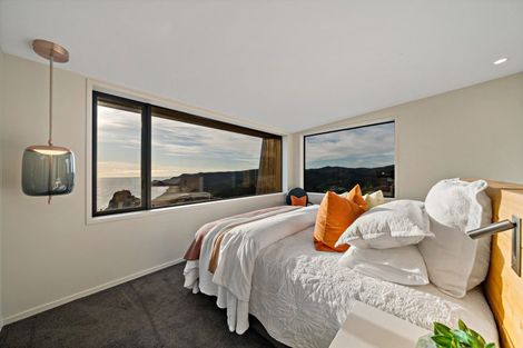 Photo of property in 81 Piha Road, Piha, 0772