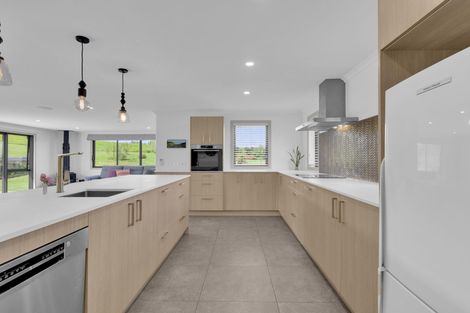 Photo of property in 14 Oakridge Place, Morrinsville, 3375