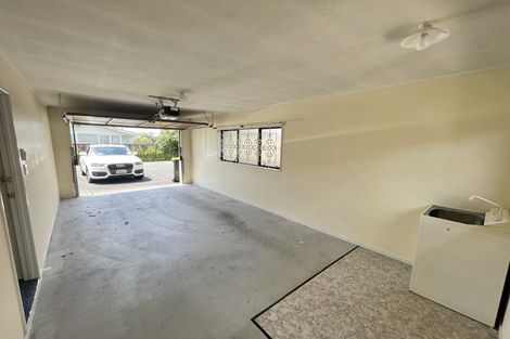 Photo of property in 15b Roberts Road, Te Atatu South, Auckland, 0610