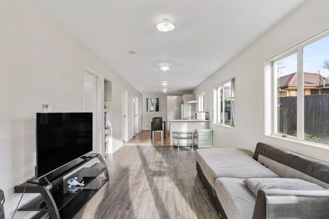 Photo of property in 9/242 Great North Road, Henderson, Auckland, 0612