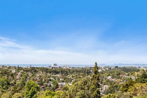 Photo of property in 11 Bank Street, Hillcrest, Auckland, 0627