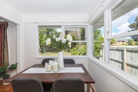 Photo of property in 6 Gill Avenue, Te Atatu Peninsula, Auckland, 0610