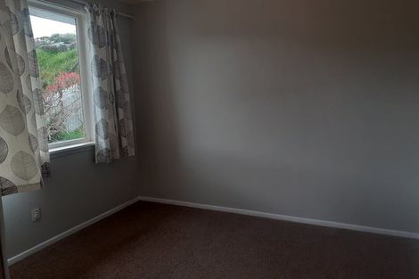 Photo of property in 32 Castle Crescent, Stokes Valley, Lower Hutt, 5019