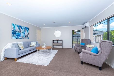 Photo of property in 30 Ginders Drive, Massey, Auckland, 0614