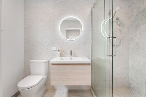 Photo of property in 10 Pohutukawa Avenue, Red Beach, 0932