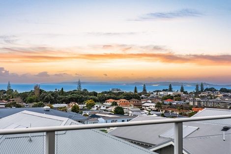 Photo of property in 18 Panorama Heights, Orewa, 0931