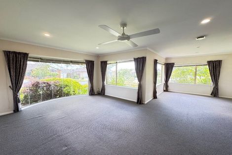 Photo of property in 6 Newbliss Crescent, East Tamaki Heights, Auckland, 2016