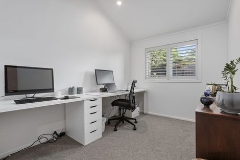 Photo of property in 32 Chamari Close, Titirangi, Auckland, 0604