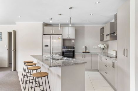 Photo of property in 10 Drumkeen Place, Rosehill, Papakura, 2113