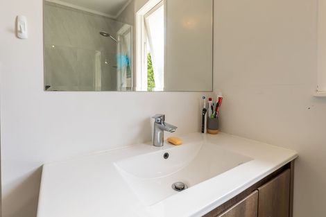 Photo of property in 21 South Lynn Road, Titirangi, Auckland, 0604