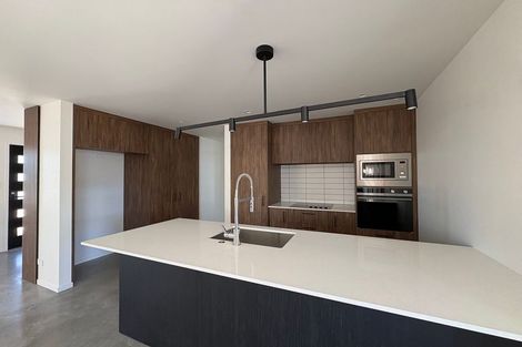 Photo of property in 5 Wheeler Place, Upper Vogeltown, New Plymouth, 4310