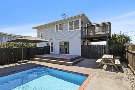 Photo of property in 109 Sandspit Road, Shelly Park, Auckland, 2014