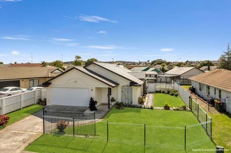 Photo of property in 52 Riverton Drive, Randwick Park, Auckland, 2105