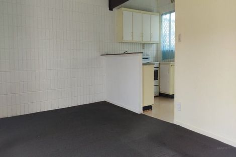 Photo of property in 2/21 Reynella Drive, Massey, Auckland, 0614