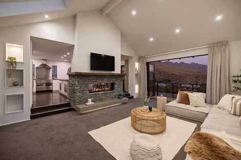 Photo of property in 1 Goldleaf Hill, Queenstown, 9300