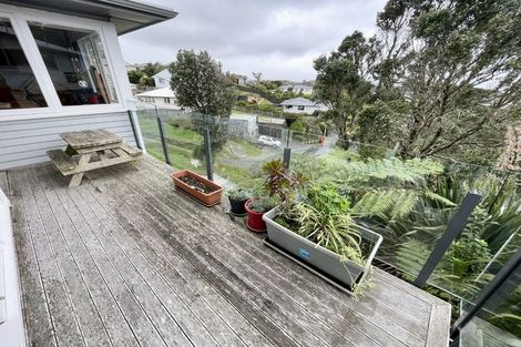 Photo of property in 19 Salford Street, Newlands, Wellington, 6037