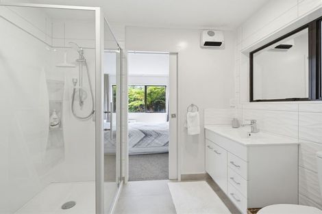 Photo of property in 74b Grand Vue Road, Kawaha Point, Rotorua, 3010