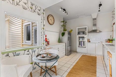 Photo of property in 16 Upland Road, Kelburn, Wellington, 6012