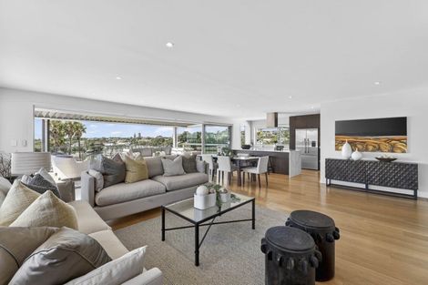 Photo of property in 7 Commodore Parry Road, Castor Bay, Auckland, 0620