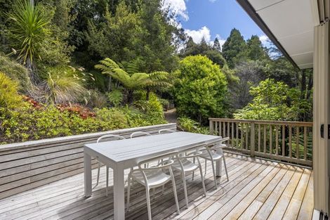 Photo of property in 6 Herrings Cove Place, Titirangi, Auckland, 0604