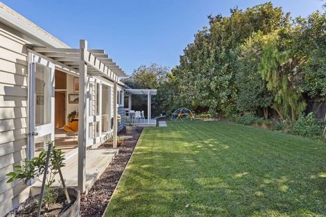 Photo of property in 17 Lydia Avenue, Northcote, Auckland, 0627
