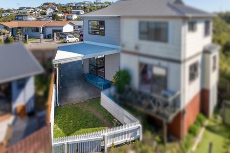 Photo of property in 43a Sunhaven Drive, Newlands, Wellington, 6037