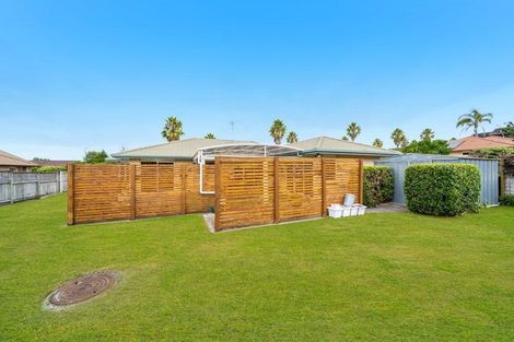 Photo of property in 13 Parkhaven Drive, Rosehill, Papakura, 2113