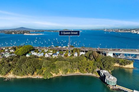 Photo of property in 5 Queen Street, Northcote Point, Auckland, 0627