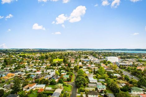 Photo of property in 24 Graham Avenue, Te Atatu Peninsula, Auckland, 0610
